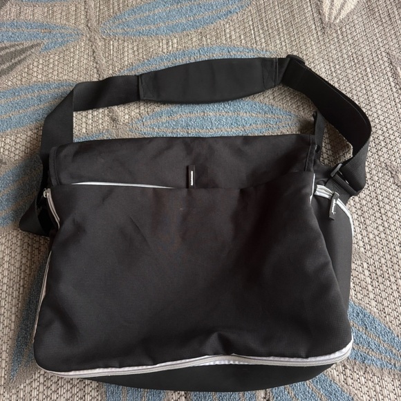 Columbia Outfitter Expandable Messenger Diaper Bag Black Shoulder Strap‎ - Picture 2 of 10